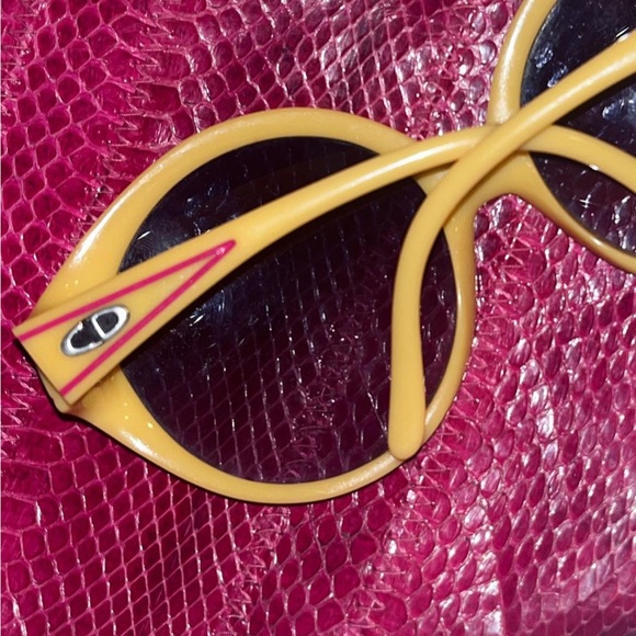 VINTAGE DIOR 💖😩 - Picture 4 of 4